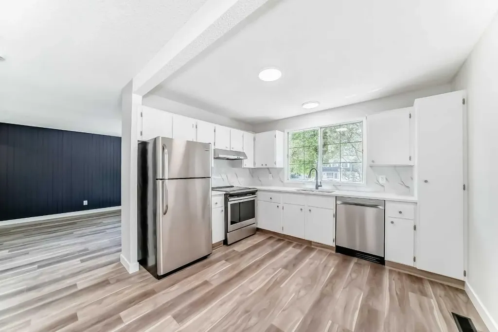 175 Manora Place NE Calgary AB T2A 5P7