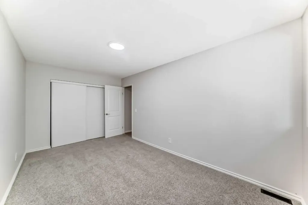 175 Manora Place NE Calgary AB T2A 5P7