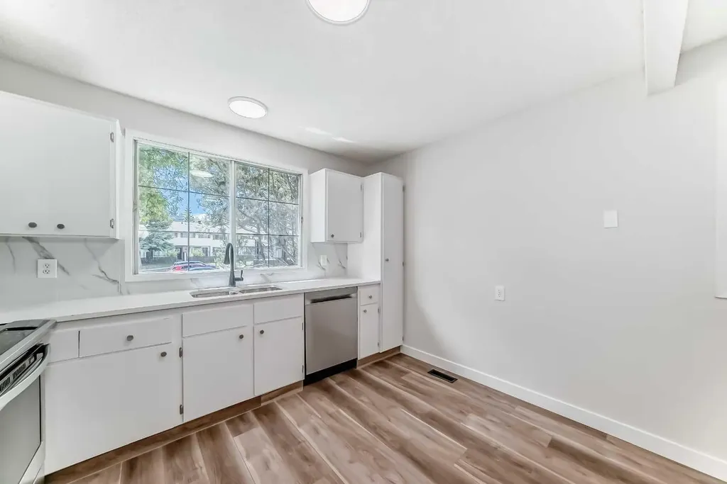 175 Manora Place NE Calgary AB T2A 5P7