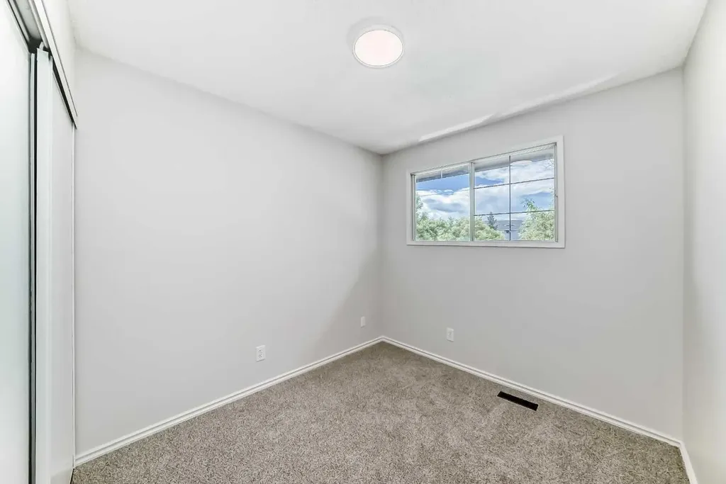 175 Manora Place NE Calgary AB T2A 5P7