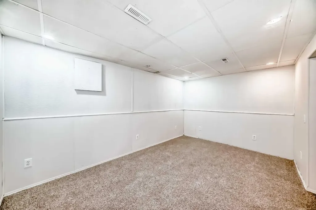 175 Manora Place NE Calgary AB T2A 5P7