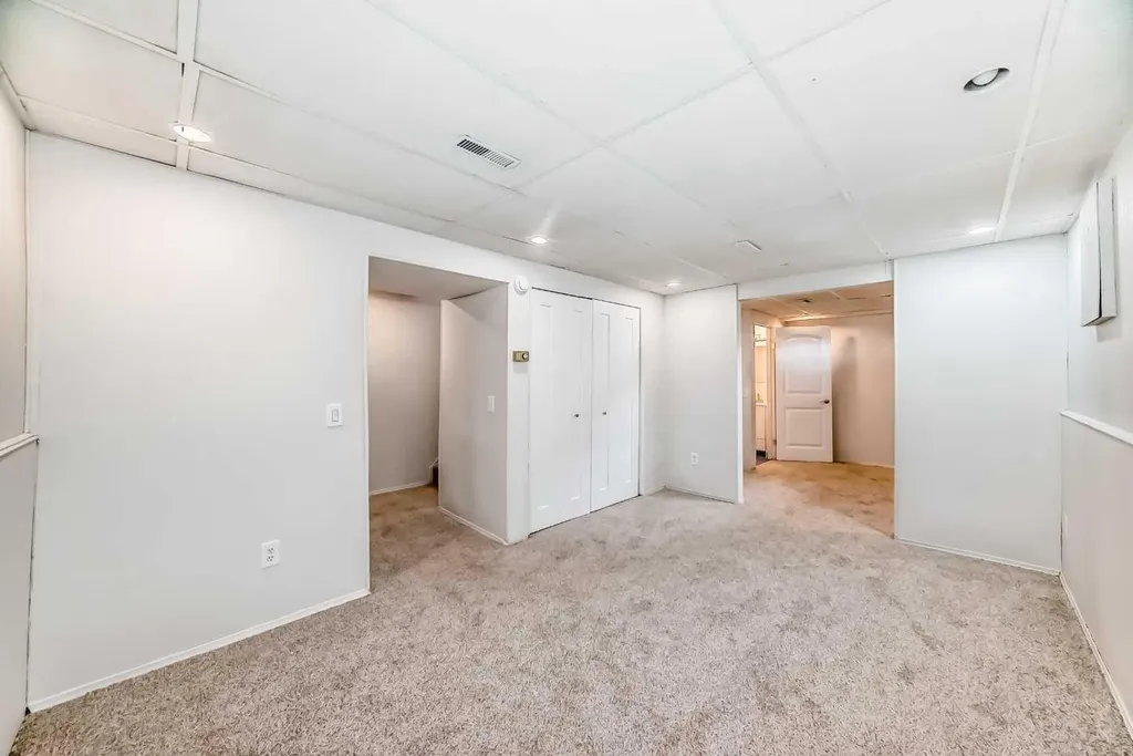 175 Manora Place NE Calgary AB T2A 5P7