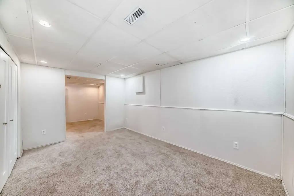 175 Manora Place NE Calgary AB T2A 5P7