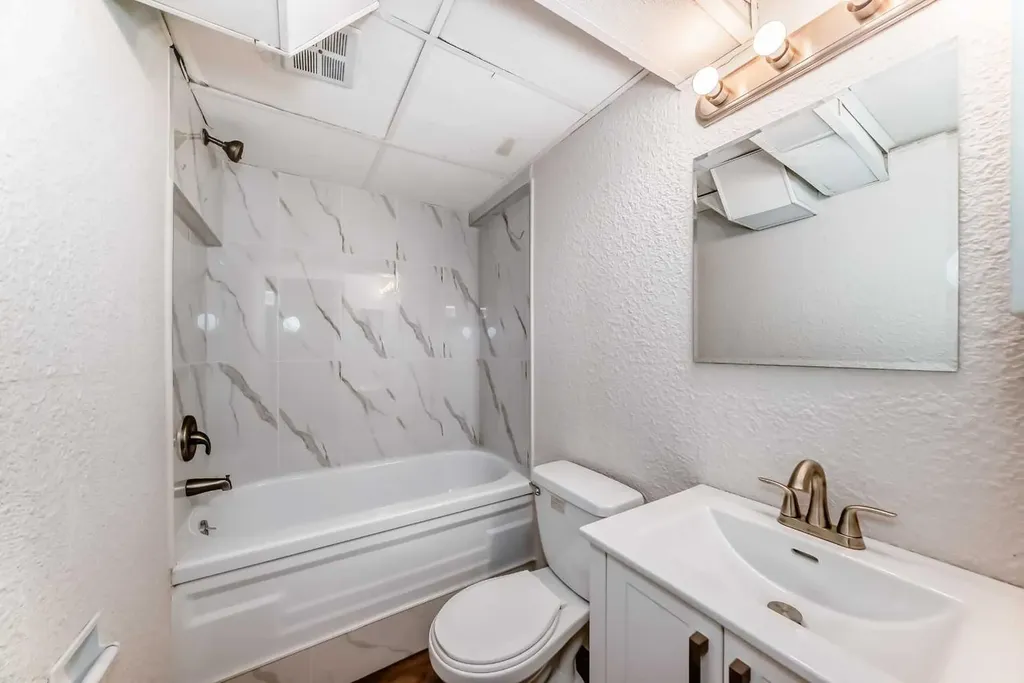175 Manora Place NE Calgary AB T2A 5P7