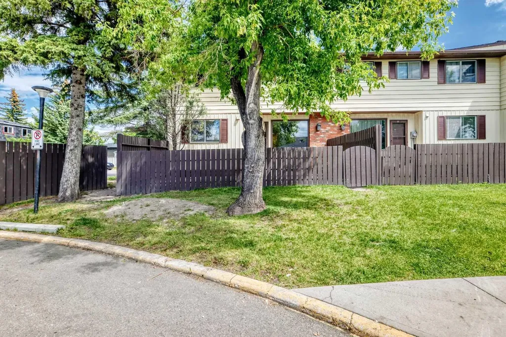 175 Manora Place NE Calgary AB T2A 5P7