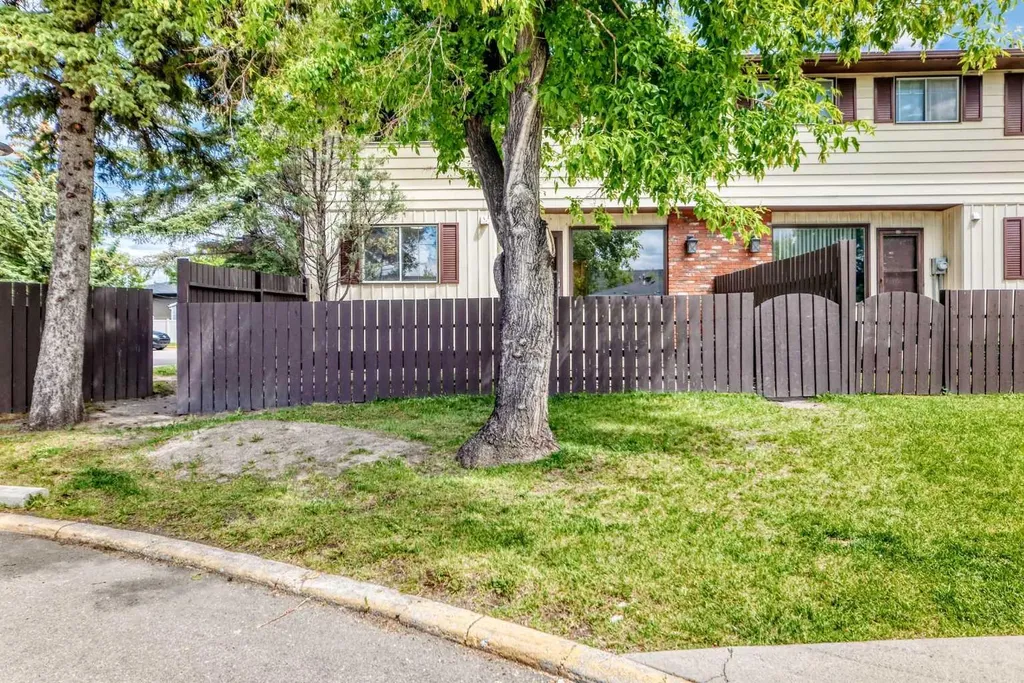 175 Manora Place NE Calgary AB T2A 5P7
