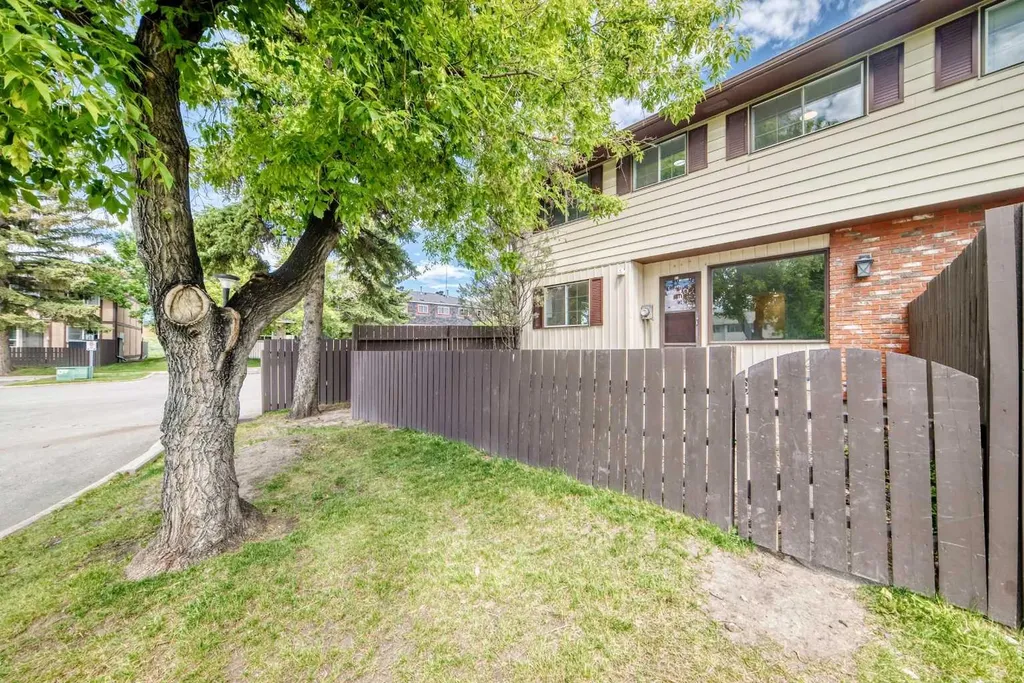 175 Manora Place NE Calgary AB T2A 5P7
