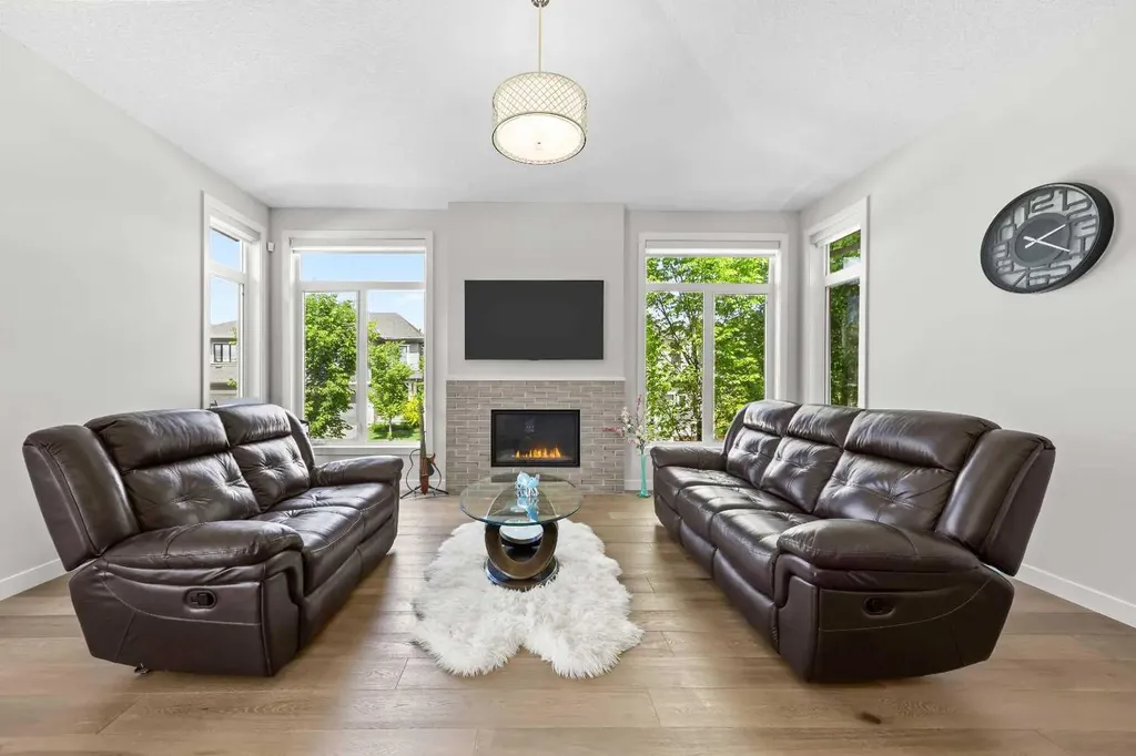 338 Shawnee Boulevard SW Calgary AB T2Y 0P4