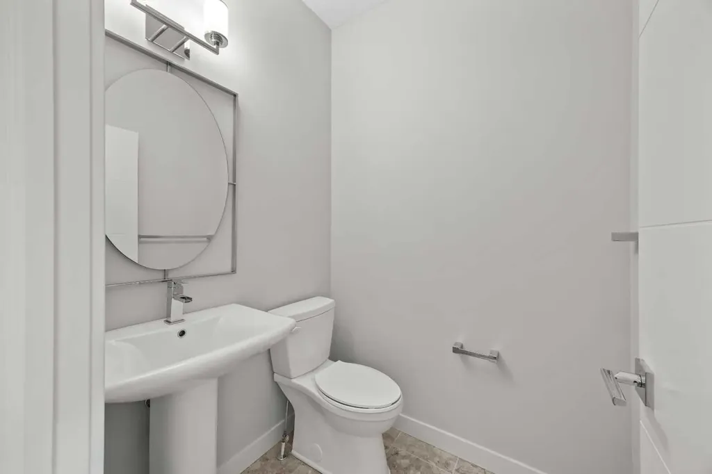 338 Shawnee Boulevard SW Calgary AB T2Y 0P4