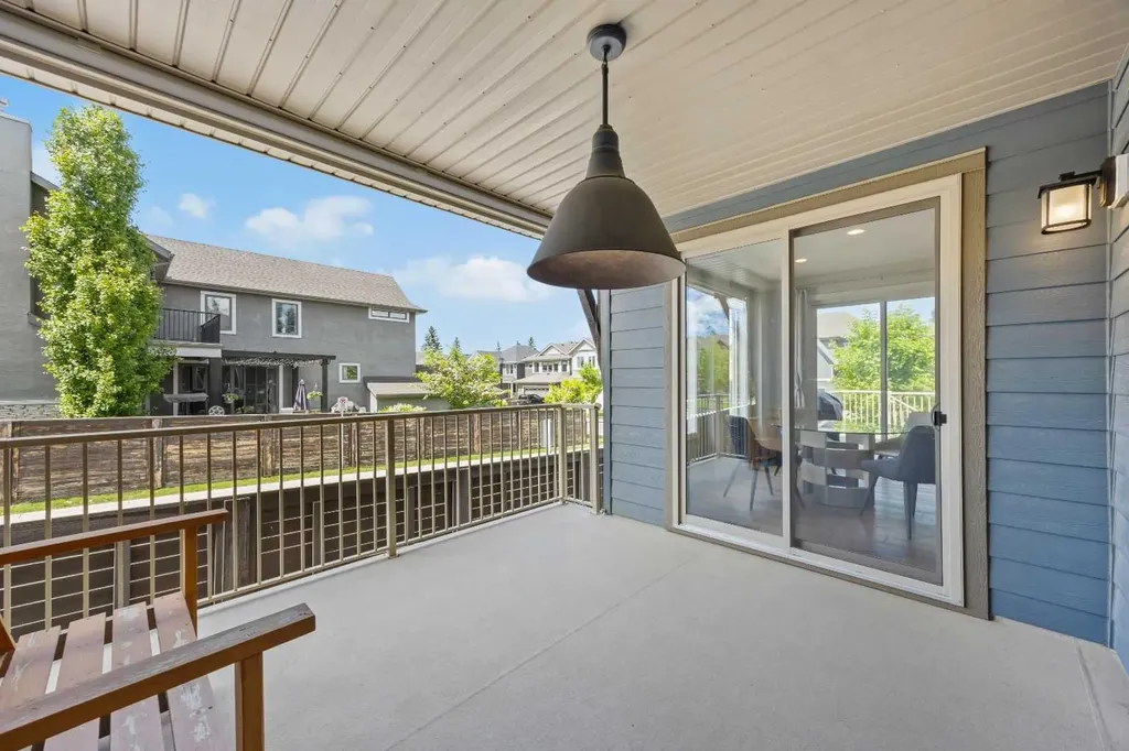 338 Shawnee Boulevard SW Calgary AB T2Y 0P4