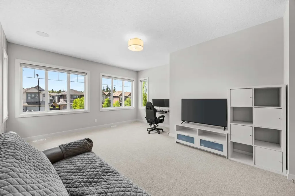 338 Shawnee Boulevard SW Calgary AB T2Y 0P4