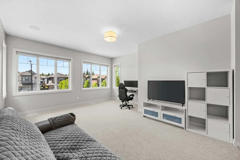338 Shawnee Boulevard SW Calgary AB T2Y 0P4