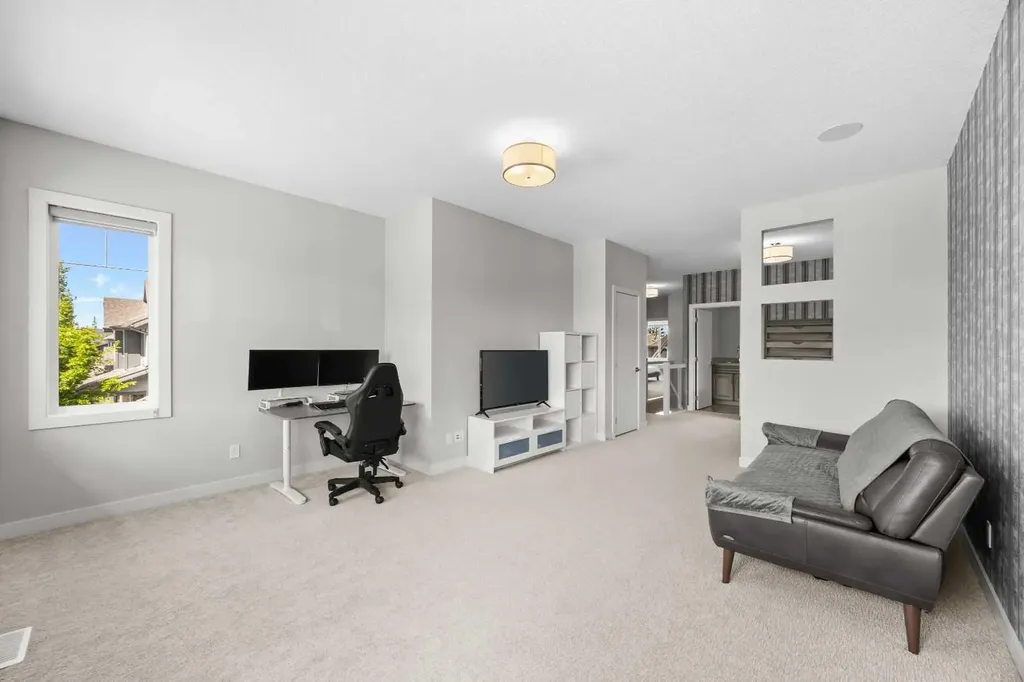 338 Shawnee Boulevard SW Calgary AB T2Y 0P4