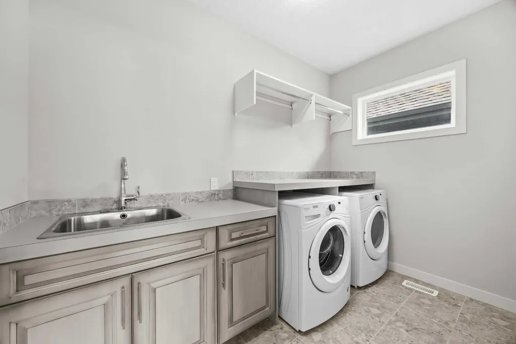 338 Shawnee Boulevard SW Calgary AB T2Y 0P4