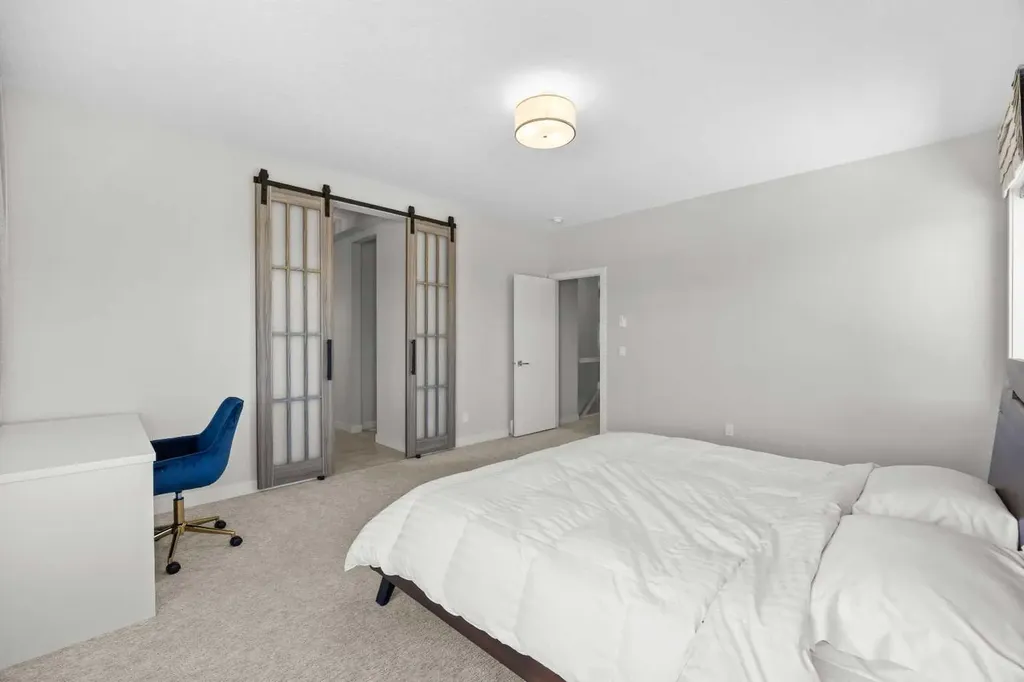 338 Shawnee Boulevard SW Calgary AB T2Y 0P4