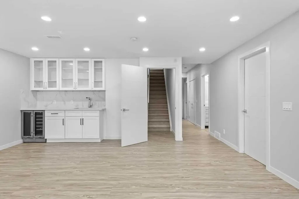 338 Shawnee Boulevard SW Calgary AB T2Y 0P4