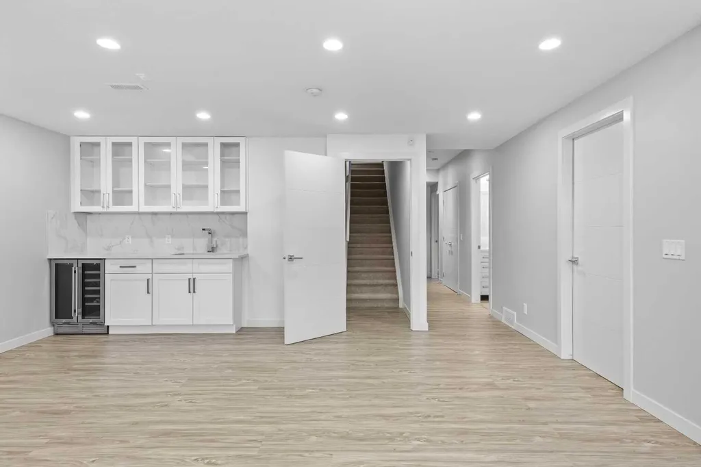 338 Shawnee Boulevard SW Calgary AB T2Y 0P4