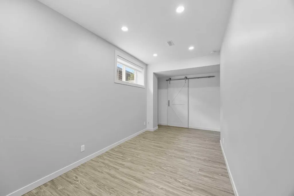 338 Shawnee Boulevard SW Calgary AB T2Y 0P4
