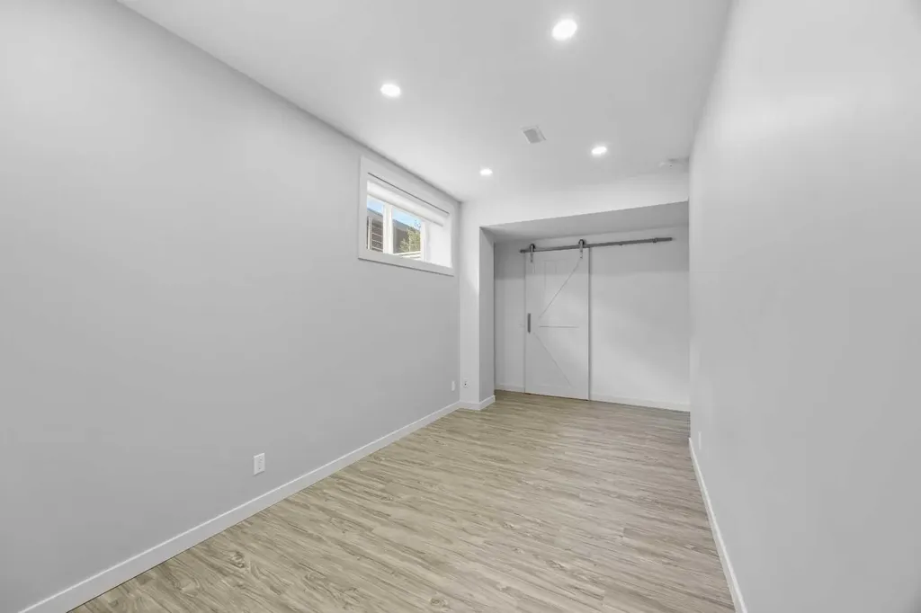 338 Shawnee Boulevard SW Calgary AB T2Y 0P4