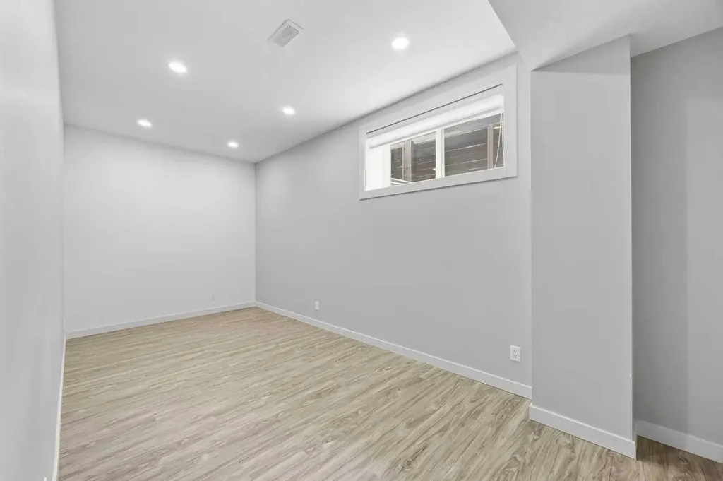 338 Shawnee Boulevard SW Calgary AB T2Y 0P4