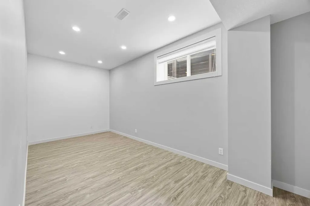 338 Shawnee Boulevard SW Calgary AB T2Y 0P4