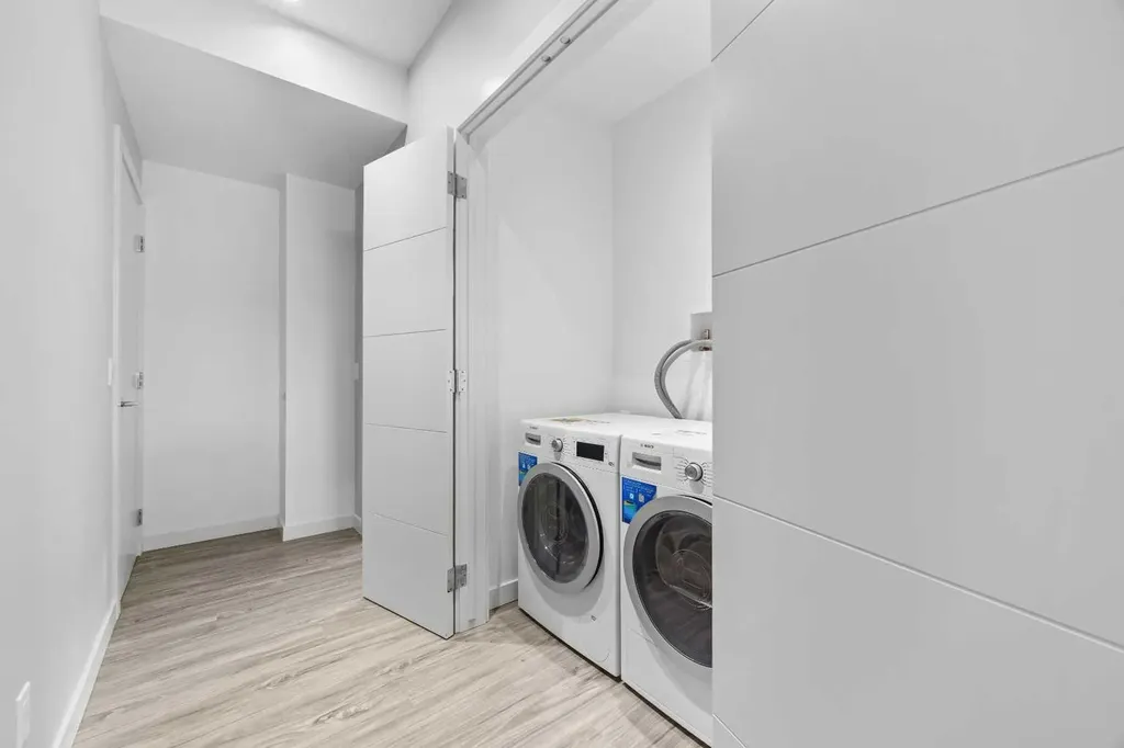 338 Shawnee Boulevard SW Calgary AB T2Y 0P4