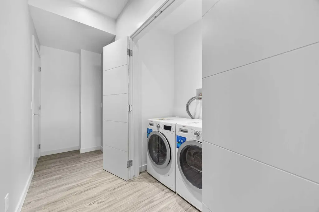 338 Shawnee Boulevard SW Calgary AB T2Y 0P4