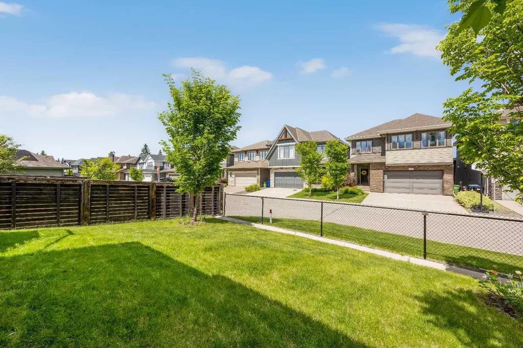 338 Shawnee Boulevard SW Calgary AB T2Y 0P4