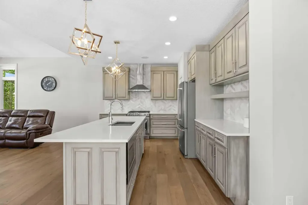 338 Shawnee Boulevard SW Calgary AB T2Y 0P4