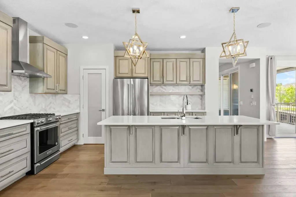 338 Shawnee Boulevard SW Calgary AB T2Y 0P4