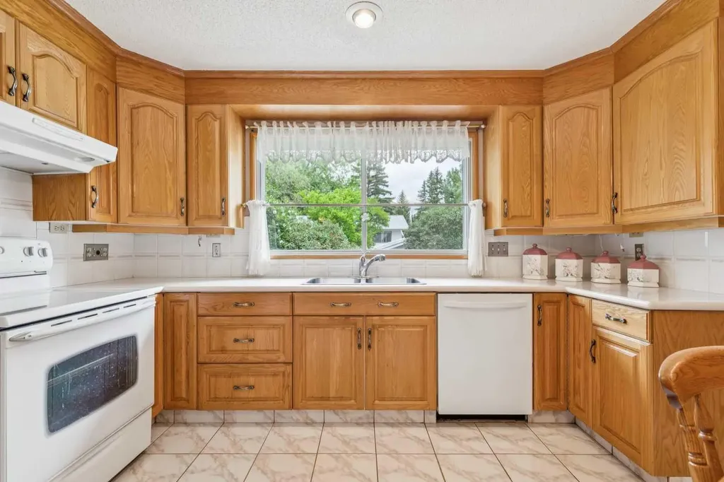 5036 Vallance Crescent NW Calgary AB T3A0T6