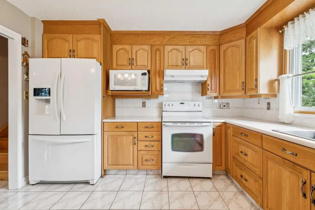 5036 Vallance Crescent NW Calgary AB T3A0T6