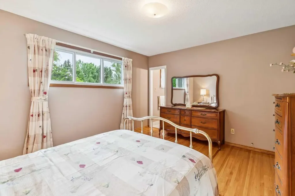 5036 Vallance Crescent NW Calgary AB T3A0T6