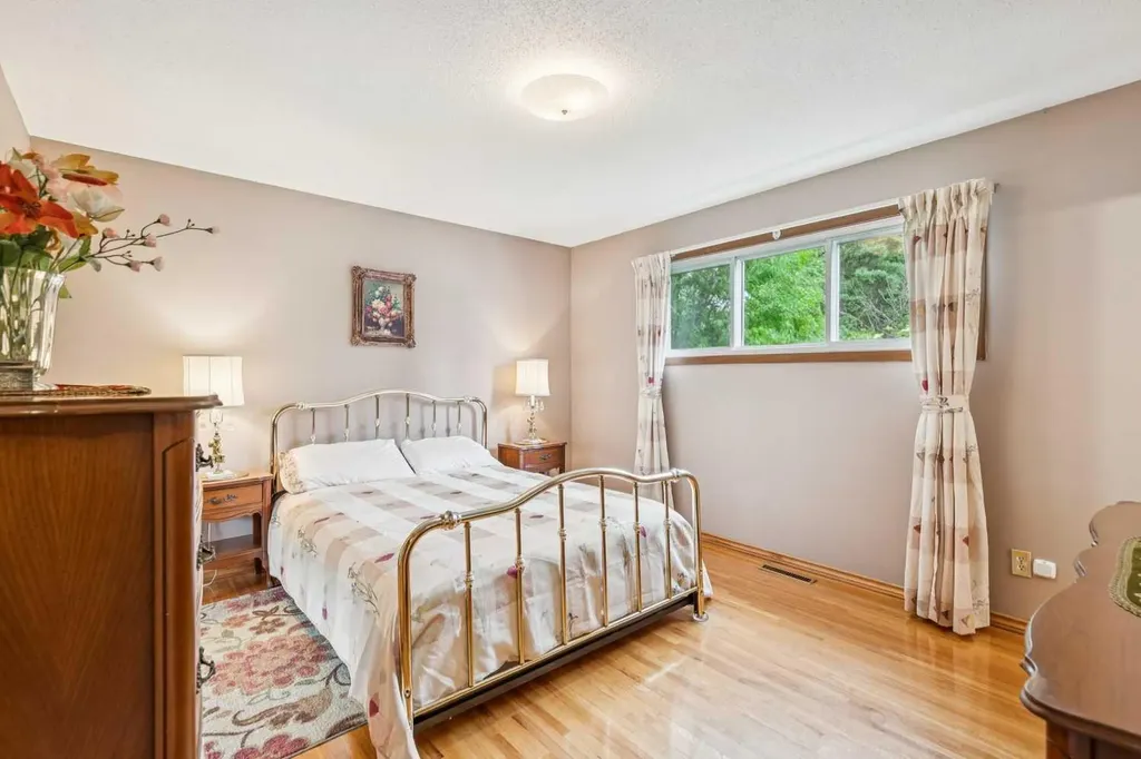 5036 Vallance Crescent NW Calgary AB T3A0T6