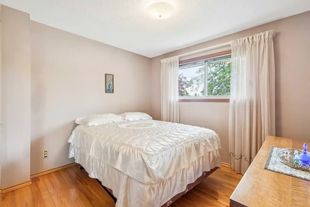 5036 Vallance Crescent NW Calgary AB T3A0T6