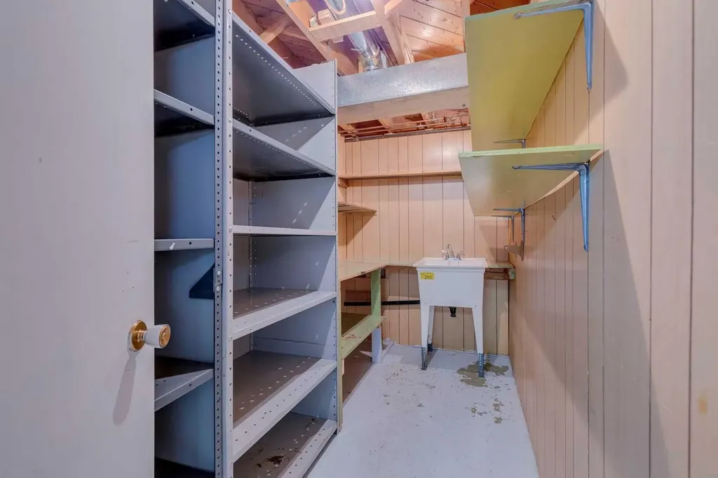 5036 Vallance Crescent NW Calgary AB T3A0T6