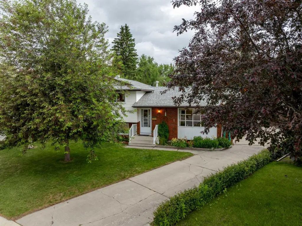 5036 Vallance Crescent NW Calgary AB T3A0T6