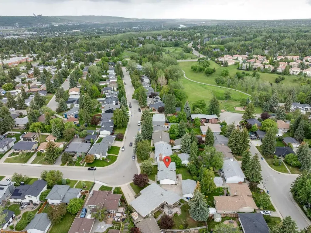 5036 Vallance Crescent NW Calgary AB T3A0T6