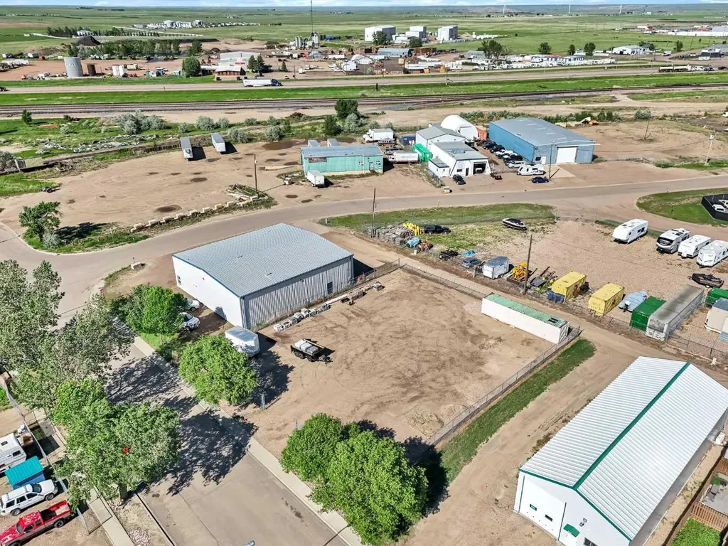 208 3 Street NE Redcliff AB T0J2P0