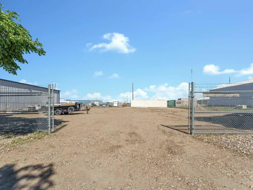 208 3 Street NE Redcliff AB T0J2P0
