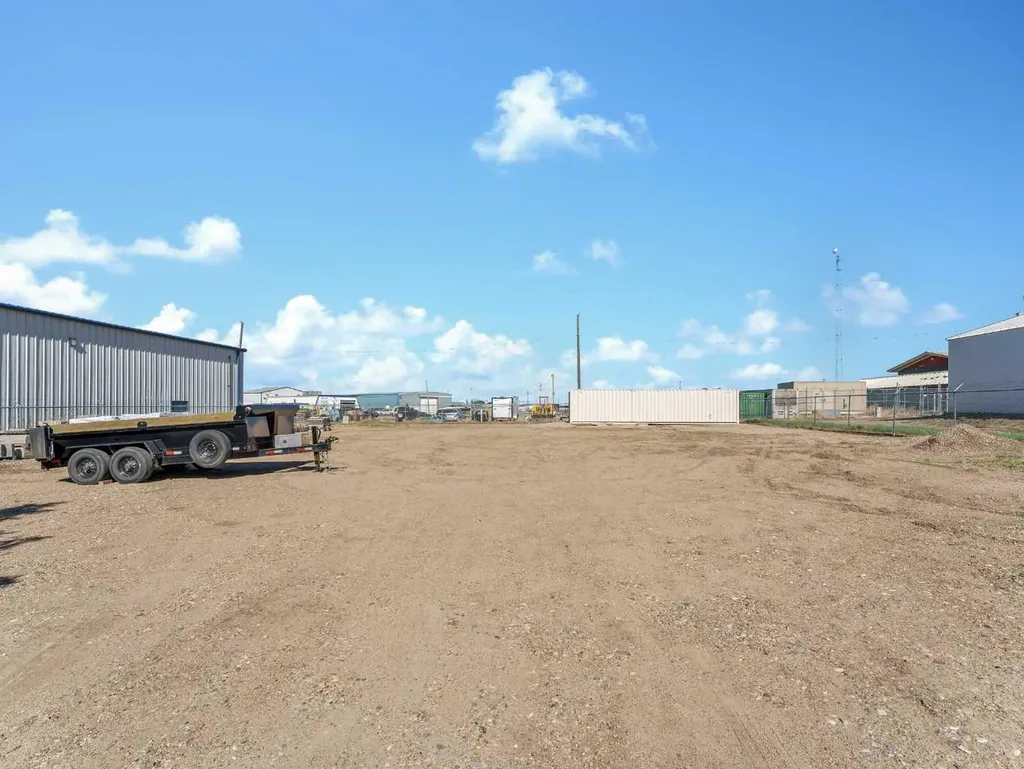 208 3 Street NE Redcliff AB T0J2P0