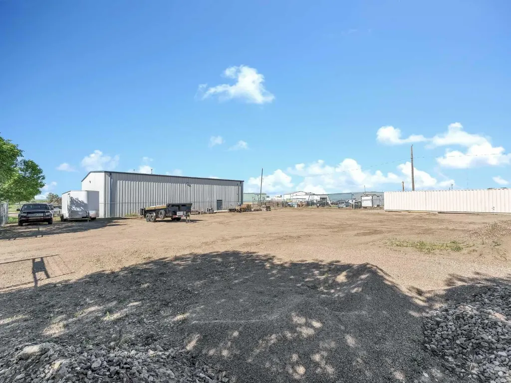 208 3 Street NE Redcliff AB T0J2P0