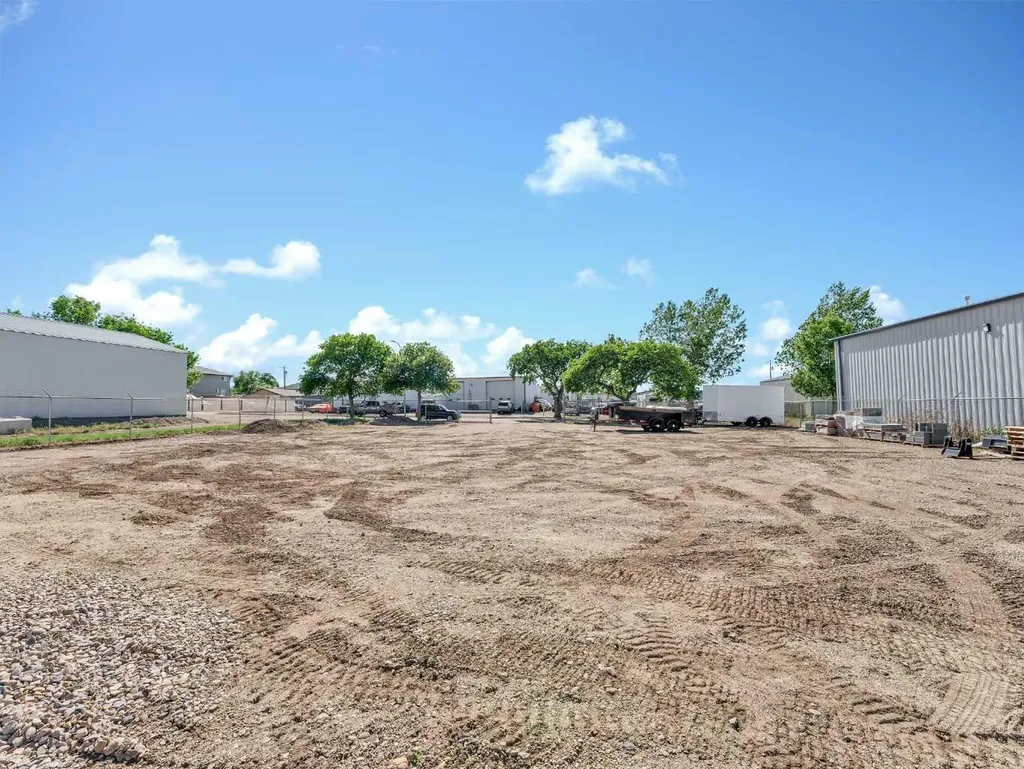 208 3 Street NE Redcliff AB T0J2P0