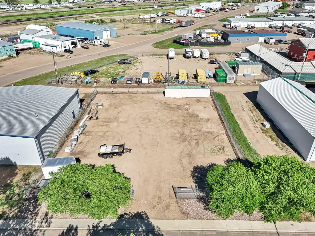 208 3 Street NE Redcliff AB T0J2P0