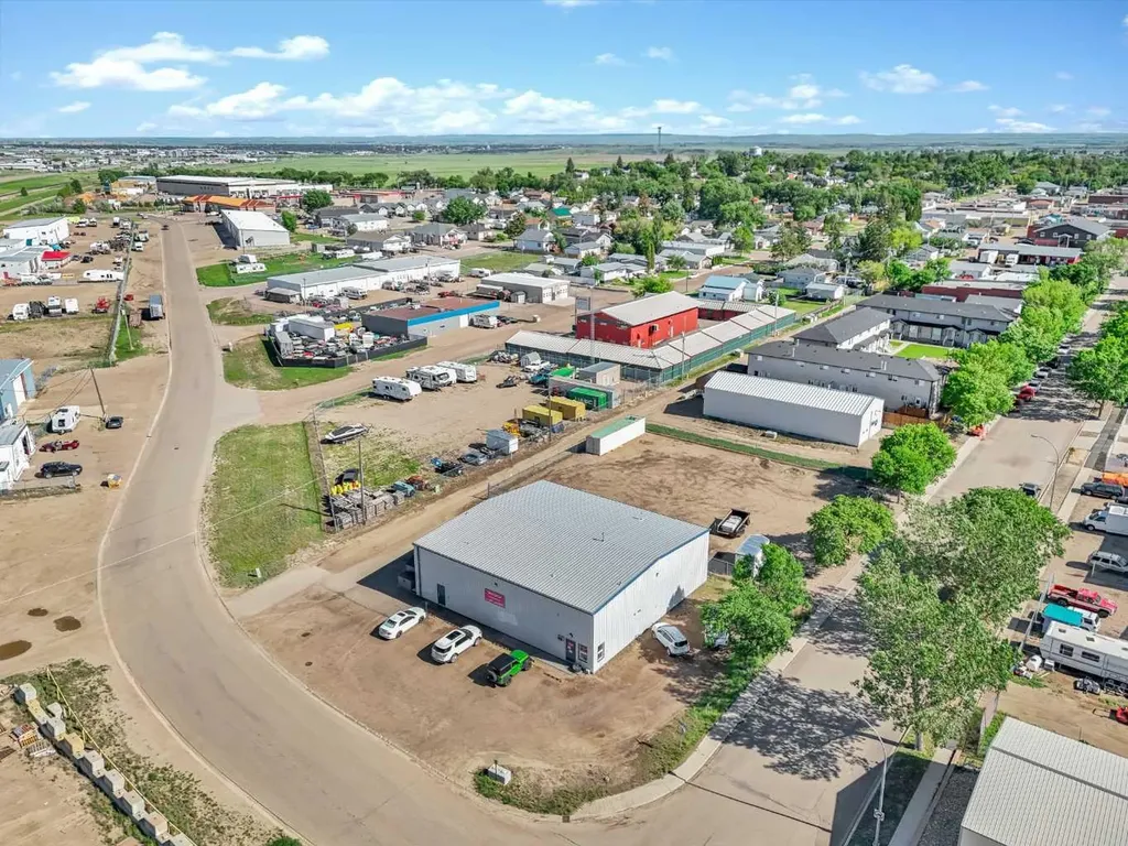 208 3 Street NE Redcliff AB T0J2P0