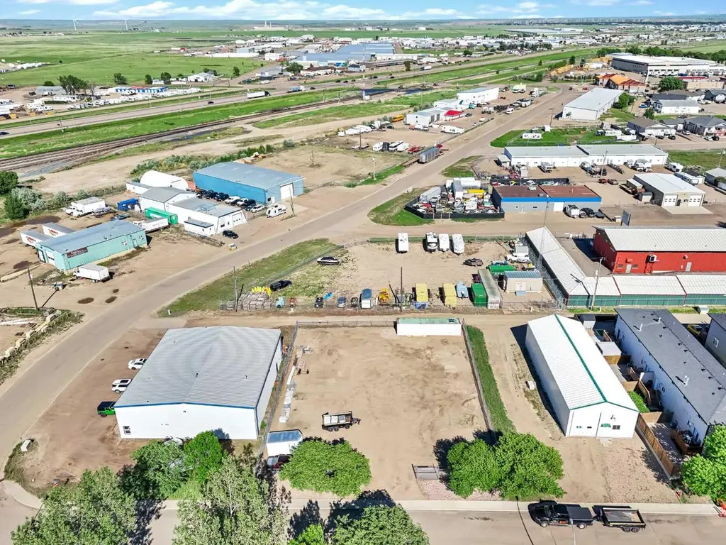 208 3 Street NE Redcliff AB T0J2P0