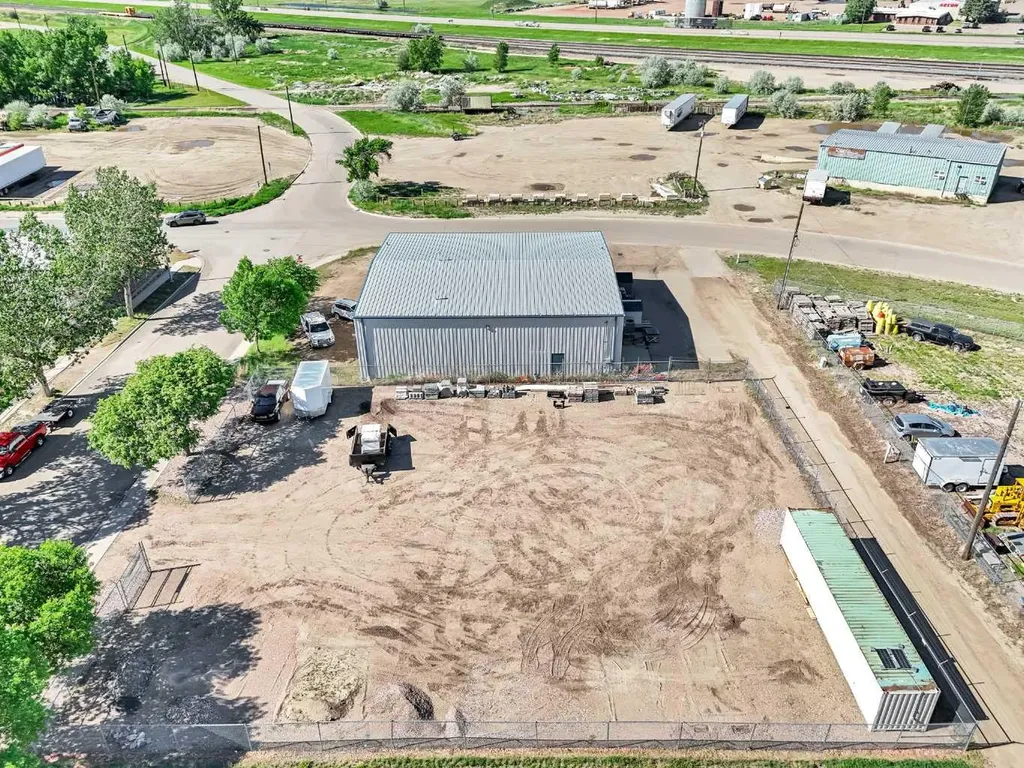 208 3 Street NE Redcliff AB T0J2P0