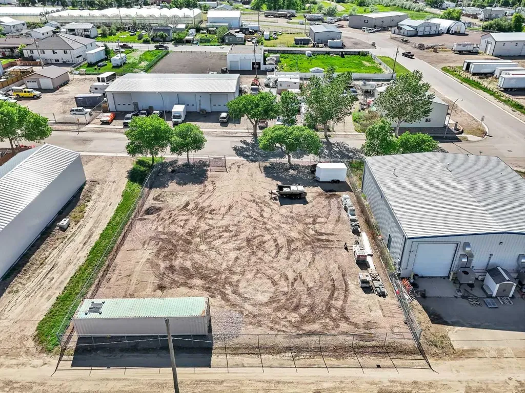 208 3 Street NE Redcliff AB T0J2P0