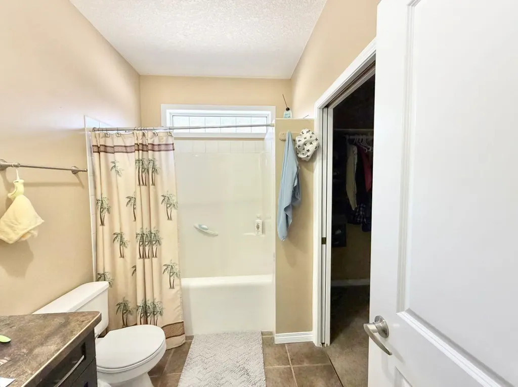 42 A Red Deer Avenue Drumheller AB T0J2E0