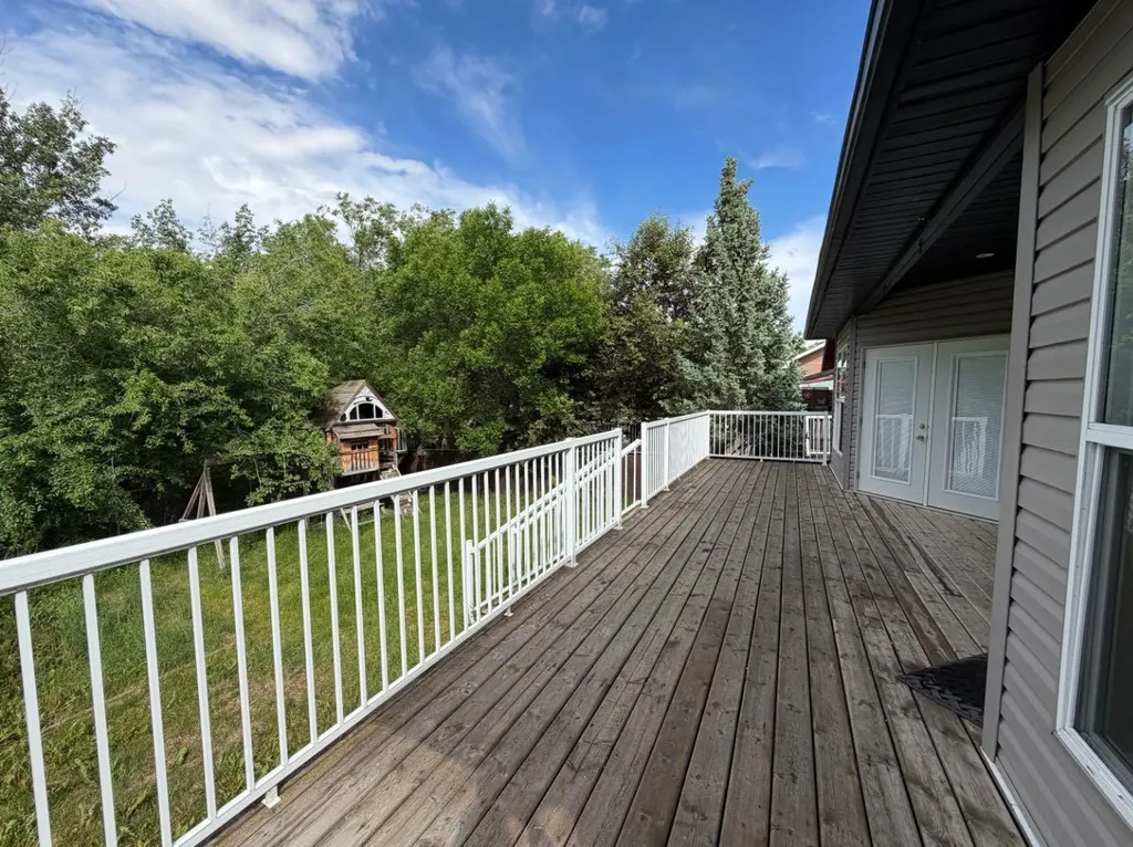 42 A Red Deer Avenue Drumheller AB T0J2E0